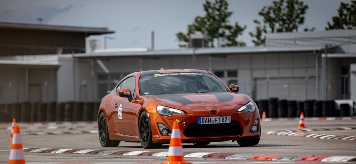 Scuderia München feiert 7. Titel in Folge bei der Münchner Automobil-Slalom Meisterschaft!